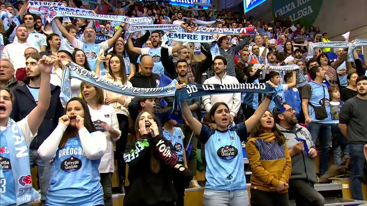 🙌 ¡PELOS DE PUNTA! ¡Así ha sonado el himno gallego en el Pazo! ¡Comienza el derbi gallego entre Río Río Breogán 🆚 Monbus MONBUS OBRADOIRO! 📺 Basket en Movistar Plus #LigaEndesa #PartidosSolidariosMovistar