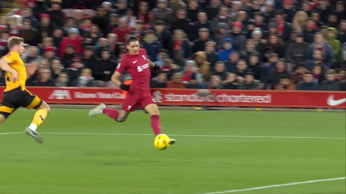 Darwin Núñez with a deadly finish 🎯