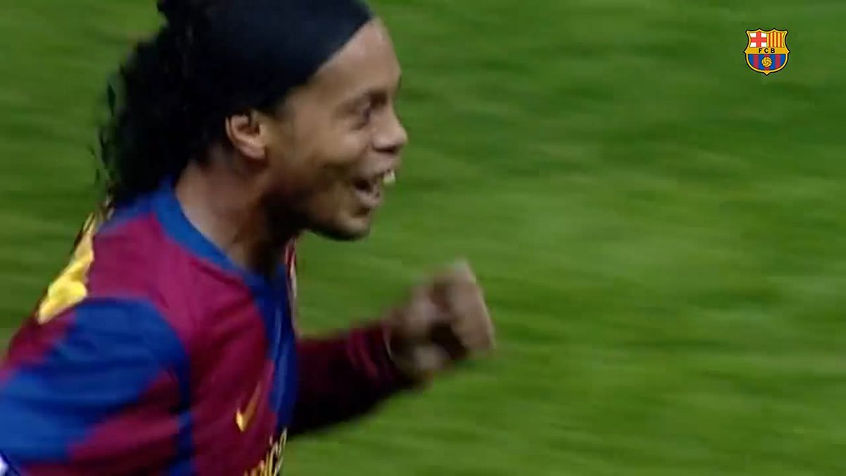 🚲 Ronaldinho shows how it's done #AtletiBarça