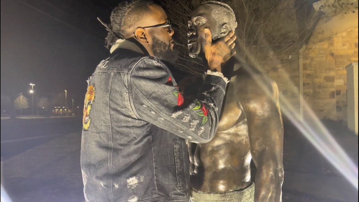 Deontay Wilder with his statue today… [📽️ Deontay Wilder]