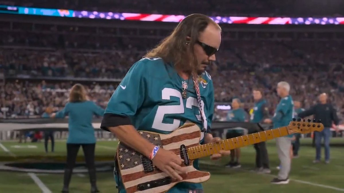 Electric National Anthem tonight by Paul Wane. #TENvsJAX