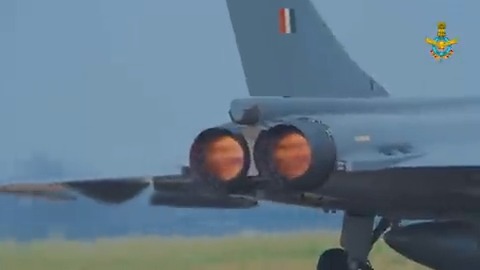 #PeoplesChoice The winner of our poll, with 53% of the votes, is the Rafale! So here goes #RafaleRavivaar.