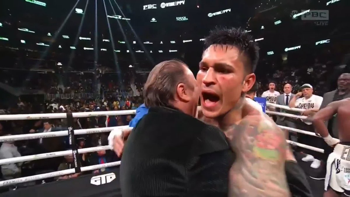 WOW, What a comeback 😳 Roiman Villa scores the upset win over Ellis via majority decision. #DavisGarcia #EllisVilla