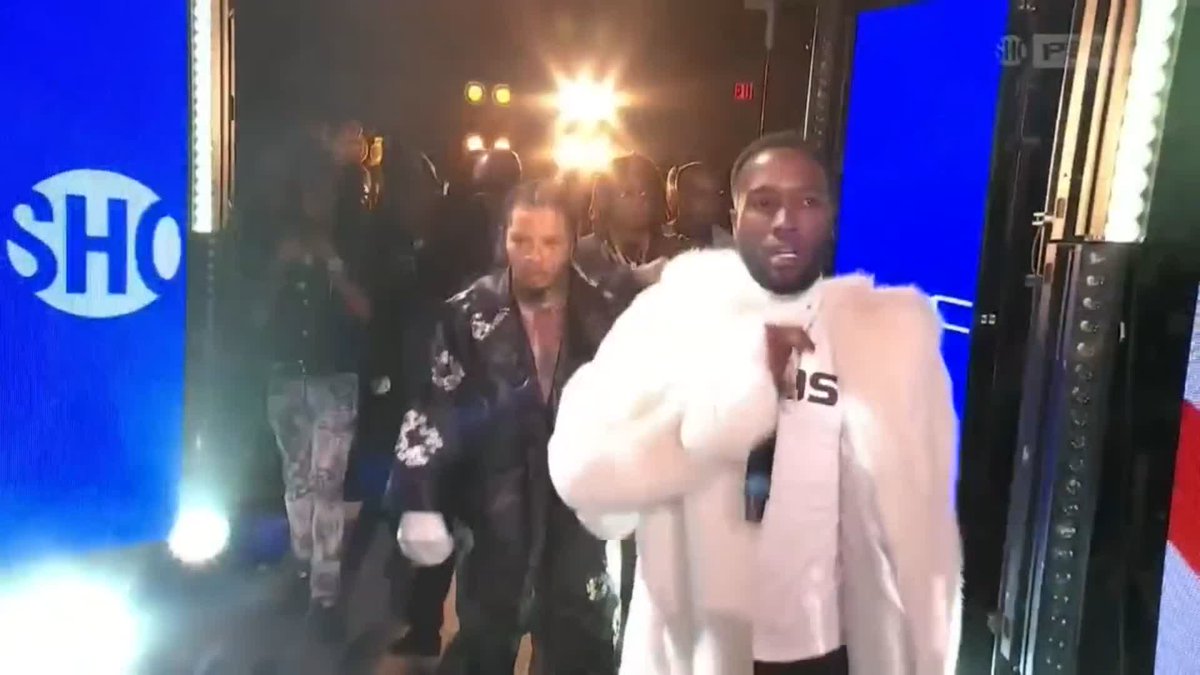 .Gervonta Davis makes his way to the ring with Jefe for tonight’s main event 🥊 Order #DavisGarcia: