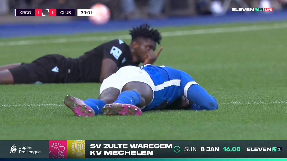 😬 | Rechtstreeks r̷o̷o̷d̷ geel voor Abakar Sylla. 🧐 #GNKCLU