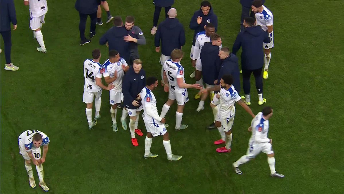 Incredible scenes for Stevenage FC 🔴⚪ 🙌 #EmiratesFACup