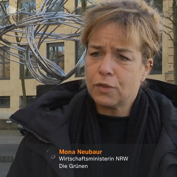 #NRW-Wirtschaftsministerin Mona #Neubaur appelliert angesichts der Proteste in #Lützerath an die Besetzer, auf Gewalt zu verzichten. Und: weiter: "Wir brauchen kurzfristig die Kohle unter Lützerath." Der Weiler soll geräumt werden. #LuetziBleibt #LuetzerathUnraeumbar @zdfheute