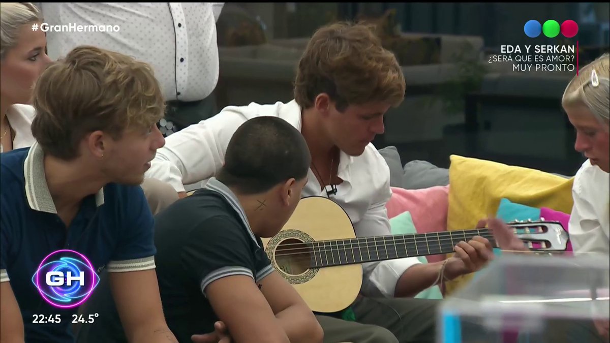 Guitarreada en la casa más famosa🎸 Marcos mostró un talento oculto😍 ¡Mirá #GranHermano en #GH2022