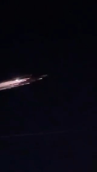 Looks to be either space debris or perhaps an old satellite breaking up over a #Meteor to me? Any expert thoughts? It's fascinating video footage regardless.🌌