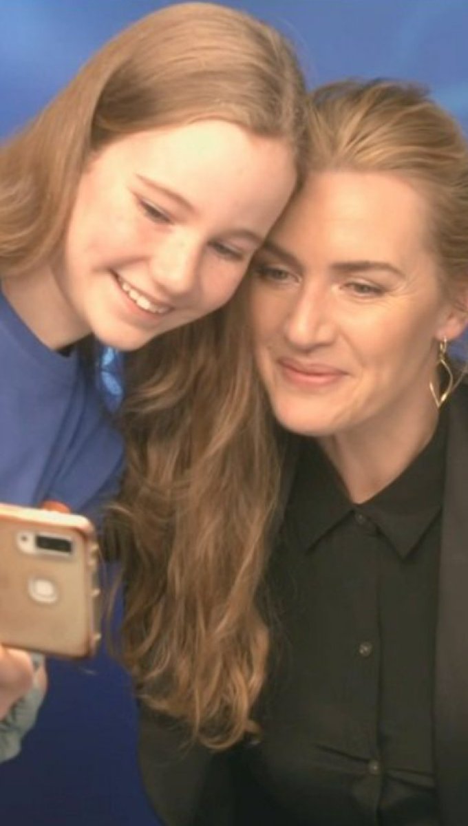 Kate Winslet se ha vuelto viral en redes en las últimas horas tras su empática reacción con una joven periodista 📹Liv Marks