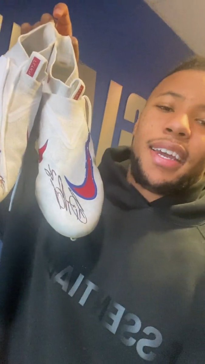 Last day for double votes 👀 RT for a chance to win Saquon Barkley's cleats 🤩 #WPMOYChallenge Barkley
