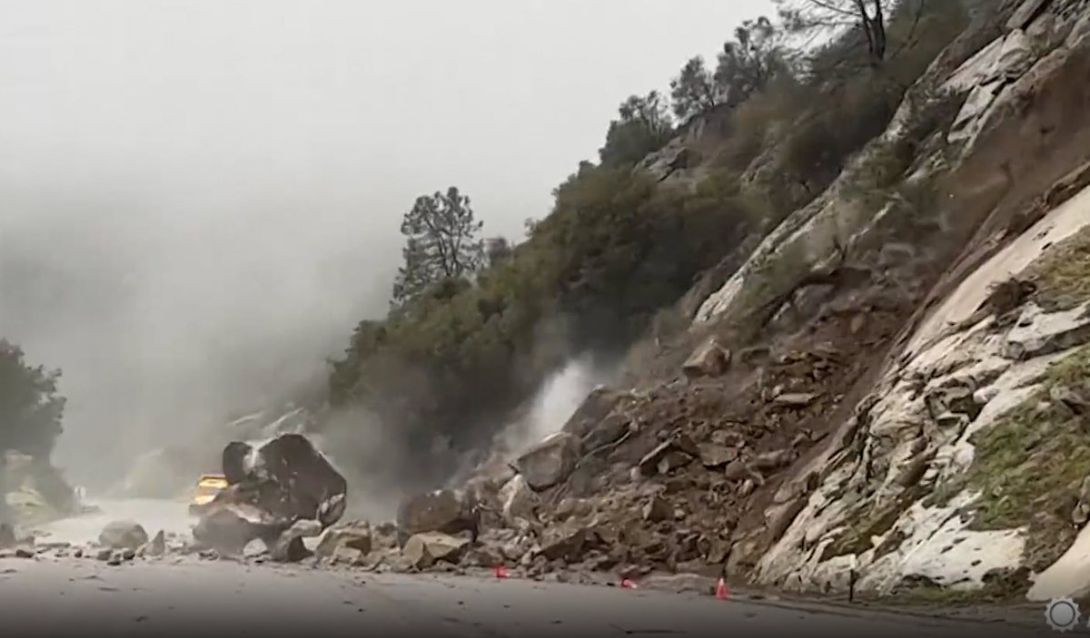 A California Highway Patrol officer captured incredible footage of a huge landslide in Fresno County Monday afternoon. #CAwx #AtmosphericRiver