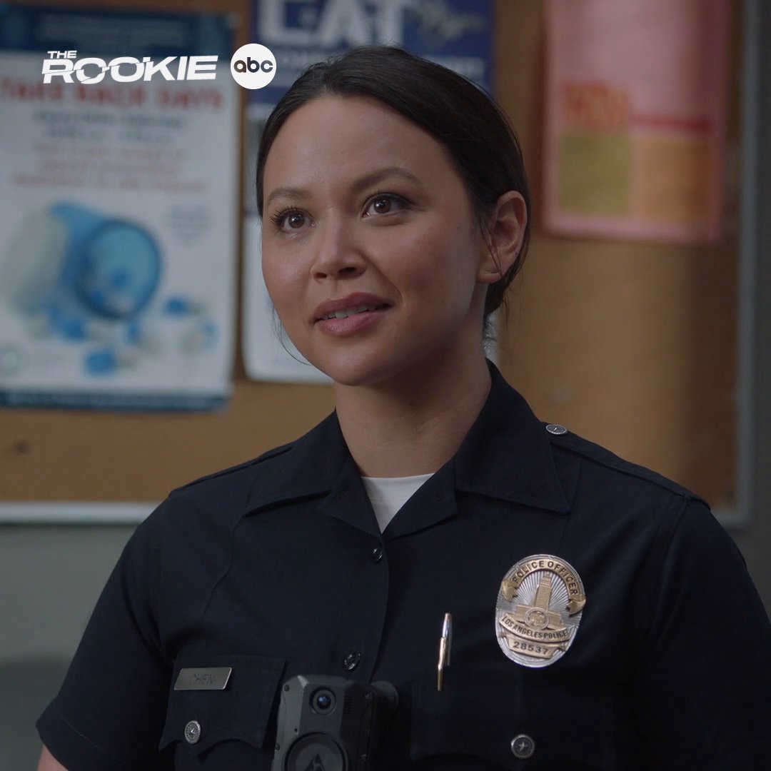 Besties, here's a gift before tonight's new episode 🎁