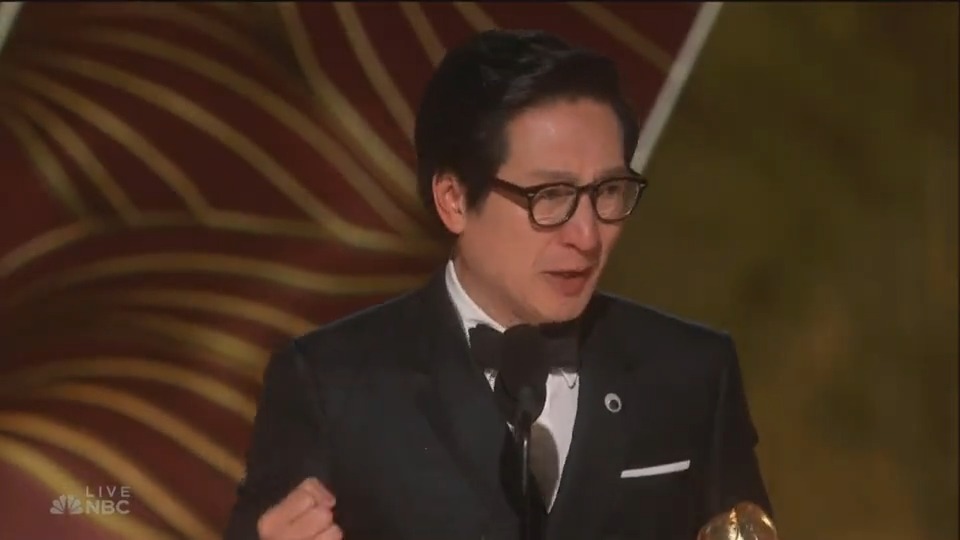 Watch Ke Huy Quan's emotional #GoldenGlobes2023 acceptance speech, where he thanks Steven Spielberg and his #EVerythingEverywhereAllAtOnce teammates