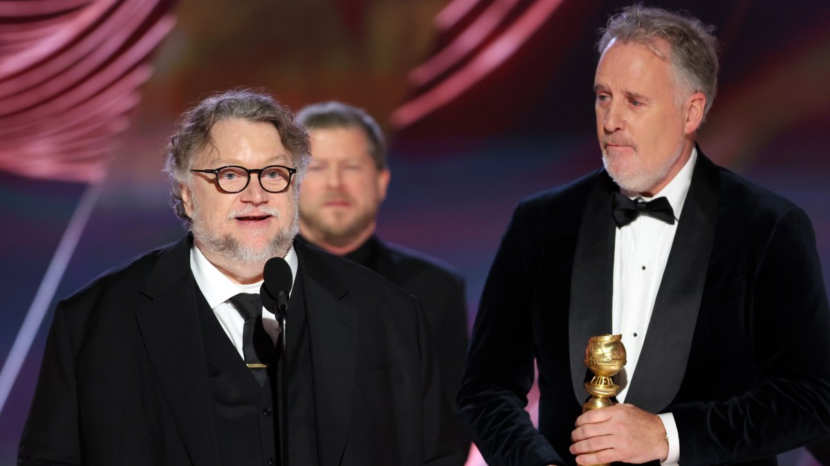 Guillermo del Toro wins the award for Best Animated Motion Picture. #GoldenGlobes