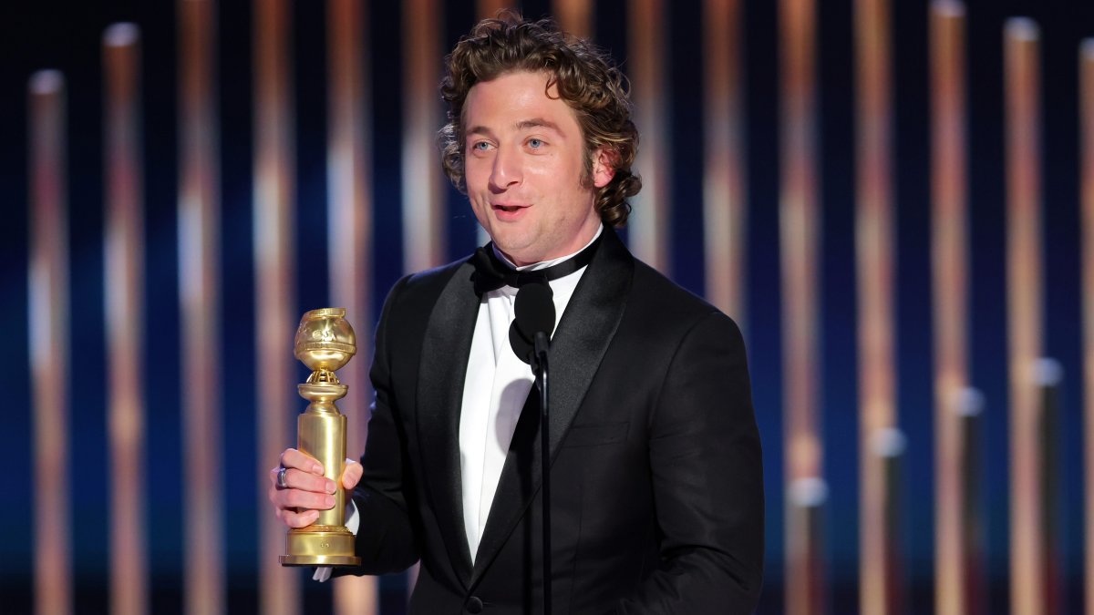 Our winner for Best Television Actor - Musical/Comedy Series is Jeremy Allen White! 😄🏆 Tune in to the #GoldenGlobes LIVE on NBC and Peacock!