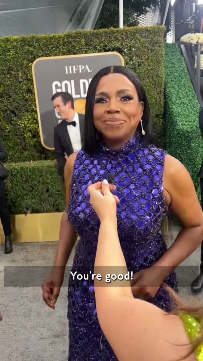Sheryl Lee Ralph sends message to her 15-year-old self on the #GoldenGlobes carpet. “There’s nothing wrong with your nose, skin, hair or lips because there will be some people called Kardashians and they will pay $10,000 for your lips.”