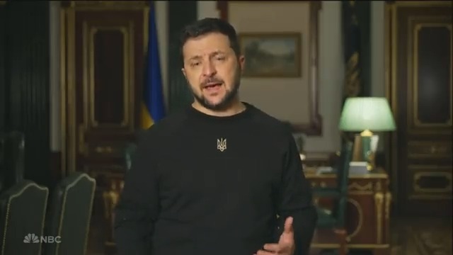 Sean Penn introduces Ukrainian President Volodymyr Zelenskyy at the #GoldenGlobes2023