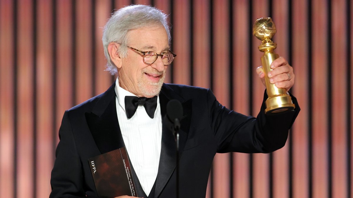 An amazing moment for Steven Spielberg! Congratulations on your WIN for Best Director - Motion Picture for the film The Fabelmans! 🙌 Tune in to the #GoldenGlobes LIVE on NBC and Peacock!