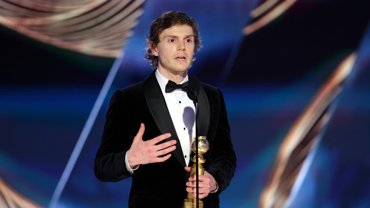 An incredible performance that deserves the win for Best Actor - Limited Series, Anthology Series, or Television Motion Picture! So happy for you, Evan Peters! 🙌 #GoldenGlobes