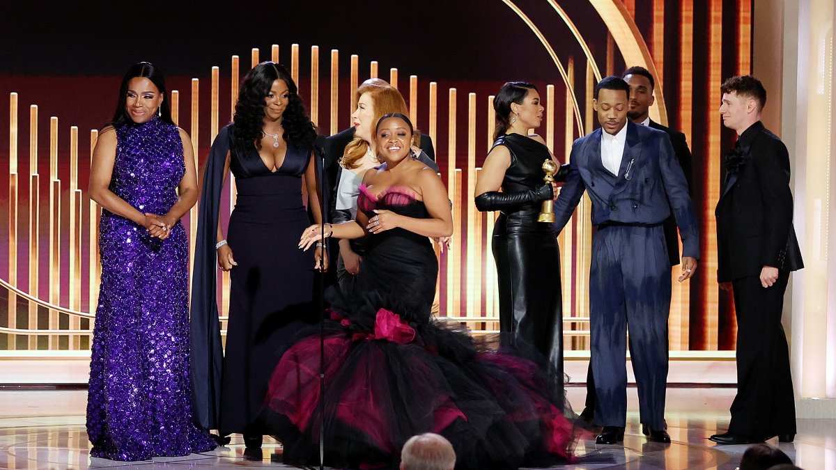 A huge round of applause for your WIN for Best Musical/Comedy Series, @abbottelemabc! ✨🎞 Watch the #GoldenGlobes LIVE on NBC and Peacock!