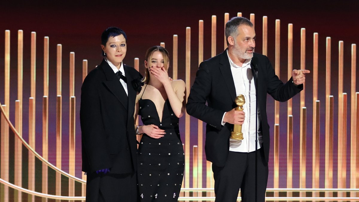 CONGRATS on winning Best Drama Series, @houseofdragon! We're already dying to re-watch! ⭐️⭐️⭐️ #GoldenGlobes