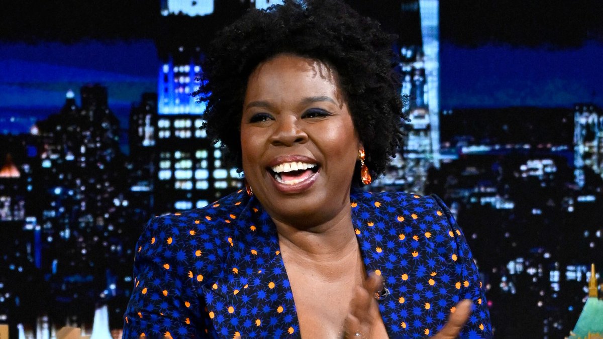 .Leslie Jones 🦋 reacts to a psychic's sketch drawing of her future soulmate. 😂 #FallonTonight