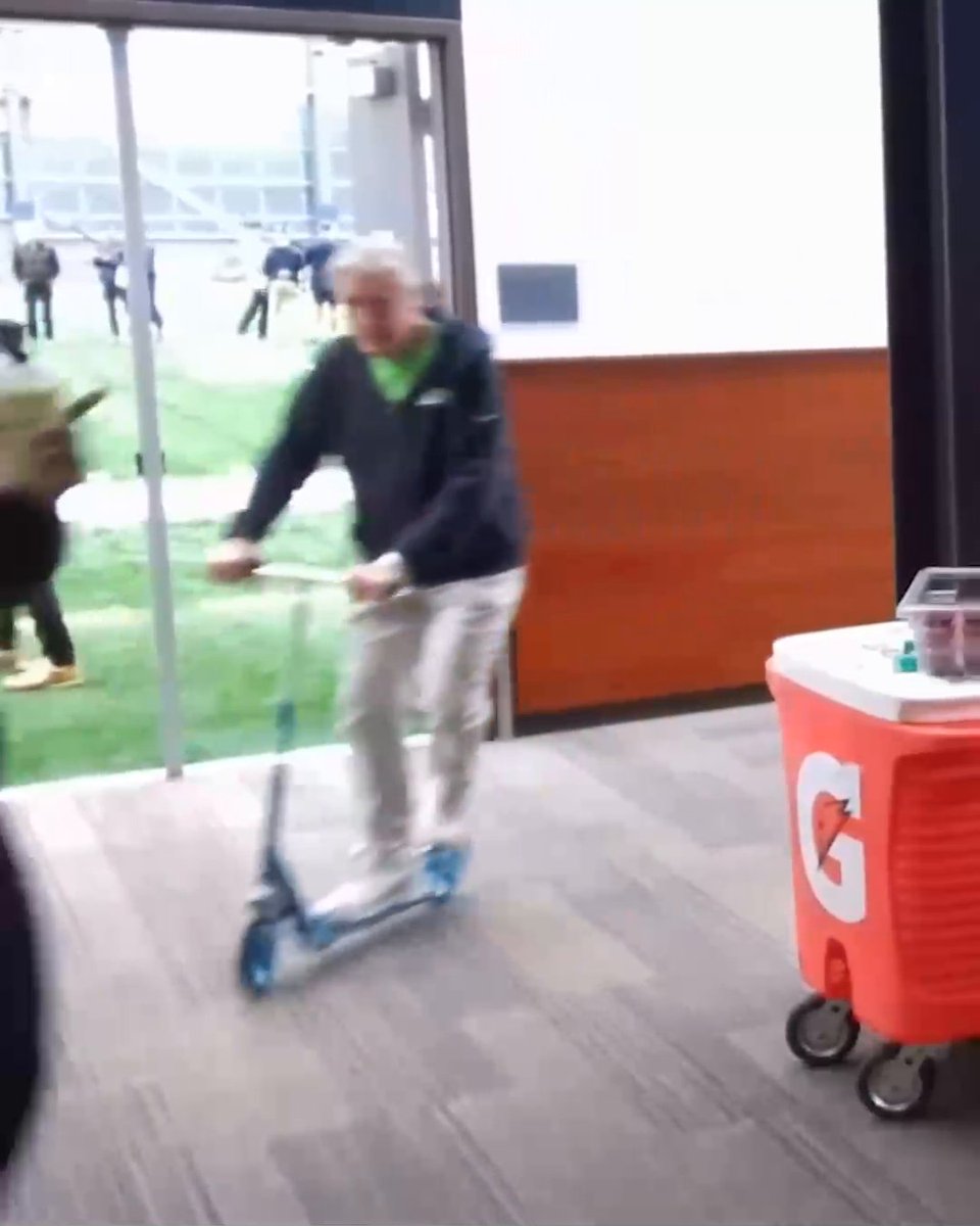 The Seahawks are so random 😂 🛴 (🎥: Seattle Seahawks)