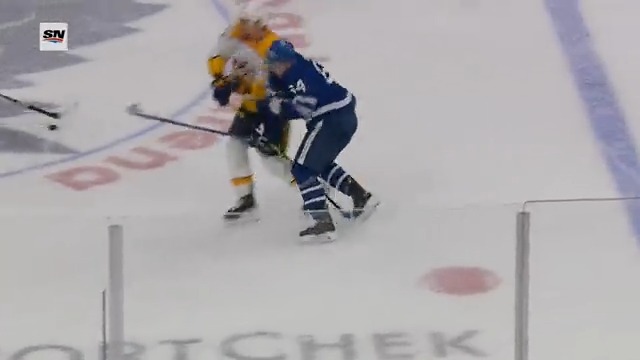 Do you think this was a dirty hit on David Kampf? 🤔 Officials did not call a penalty on Nino Niederreiter. #LeafsForever #NSHvsTOR