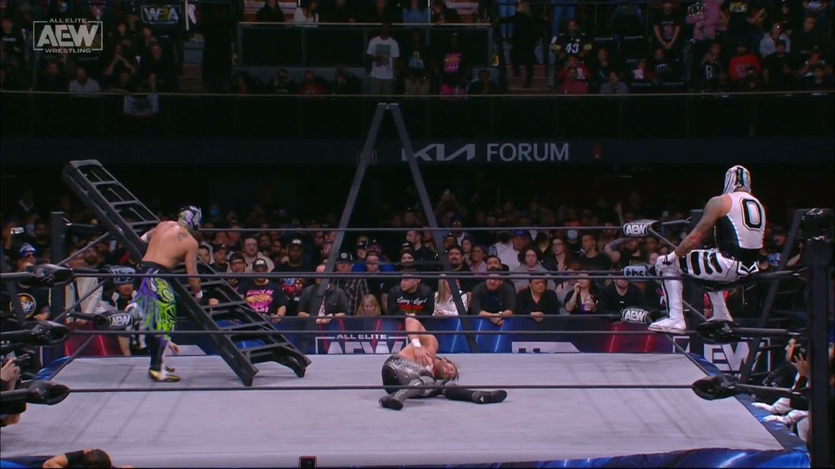 .PENTA EL ZERO M just punishing Kenny Omega! Watch #AEWDynamite LIVE on TBS!
