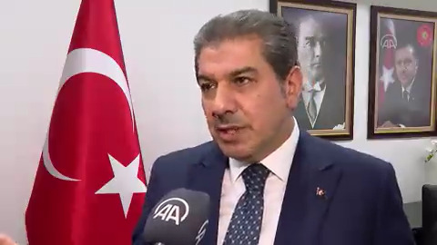 İstanbul'da ulaşım her geçen gün çok daha büyük sorun haline geliyor. İstanbullular trafikte ve duraklarda saatlerce bekliyor, çalışan yürüyen merdiven bulamıyor. Algıyla, manipülasyonla günler geçiyor, kaybeden İstanbul oluyor.