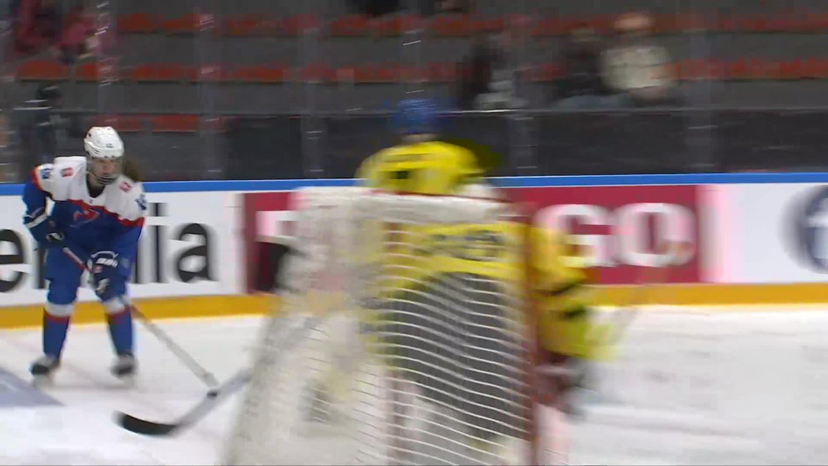 MICHIGANNNNNNN🔥🇸🇰 Of course it had to be Nela Lopusanova! Hockey Slovakia #U18WomensWorlds