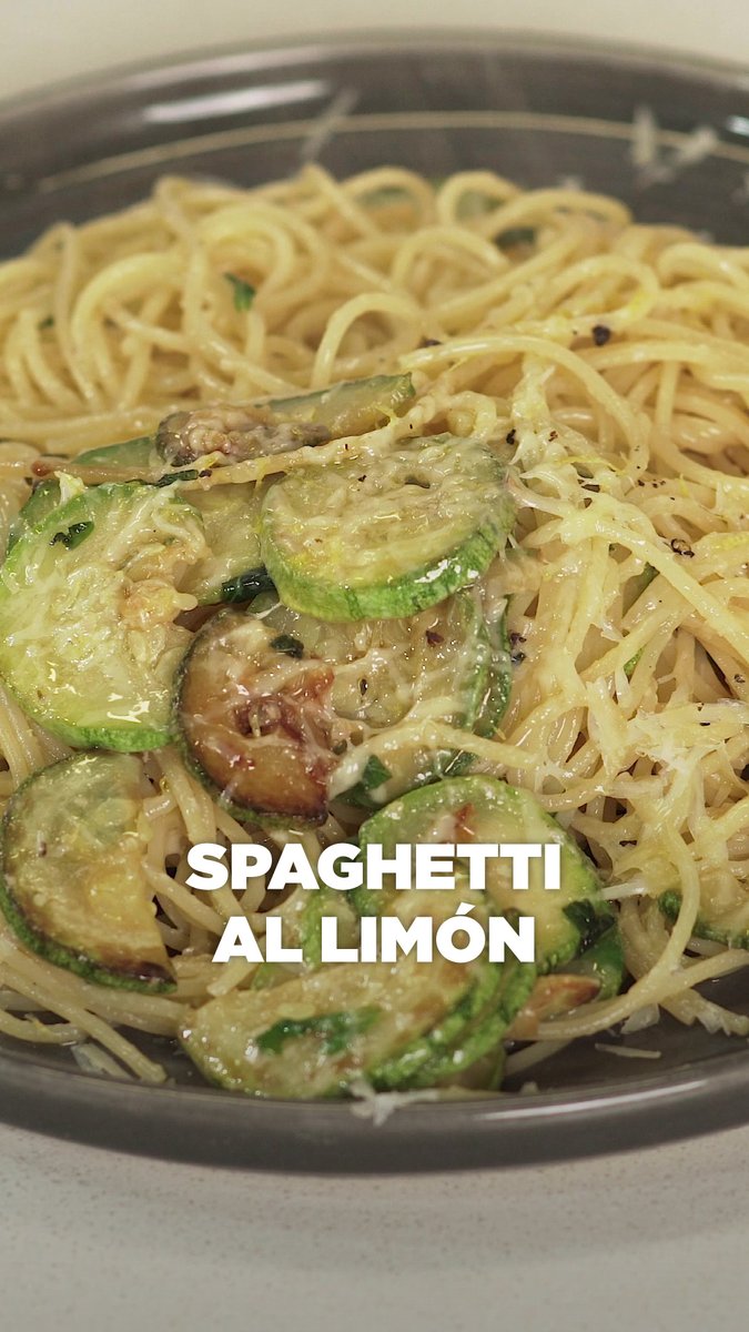 Combinaciones irresistibles: Pesto de limón, spaghettis y zucchinis.