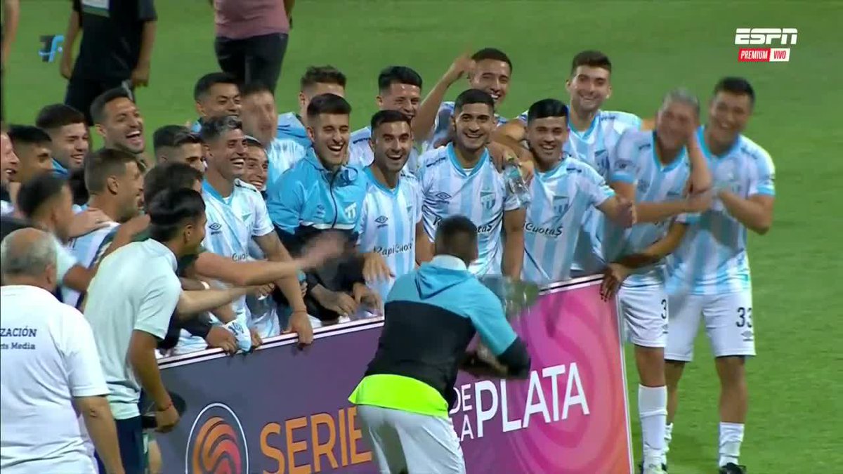 ¡EL BEBE FESTEJÓ COMO MESSI! Atlético le ganó a Boston River en la #SerieRdeLP 🏆 y su capitán bromeó con un festejo a lo Leo en Qatar 2022. 📺 ¡Seguilo en #StarPlusLA y ESPN Premium! ▶️ Suscribite al pack fútbol ->