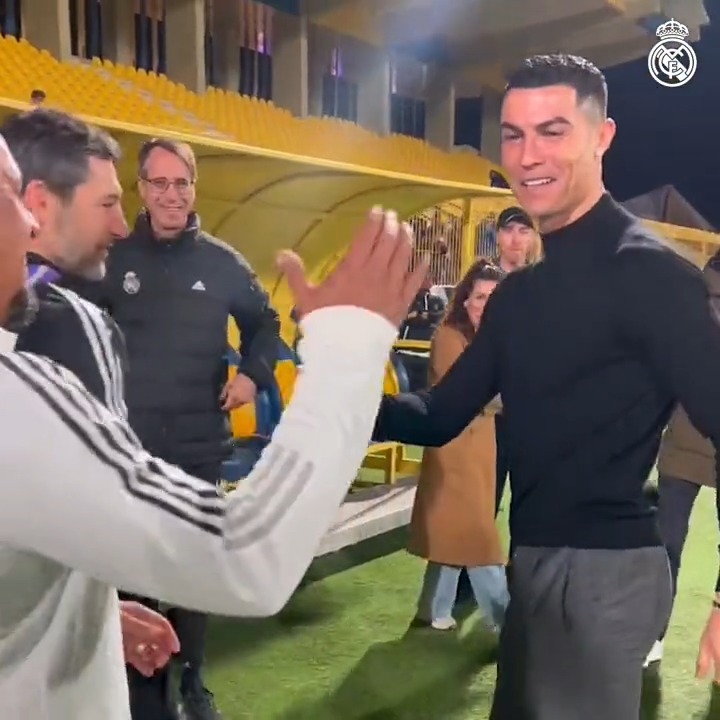 💥 سعدنا برؤيتك من جديد كريستيانو Cristiano Ronaldo! 🫡 🤝 Carlo Ancelotti 🙌 @OficialRC3