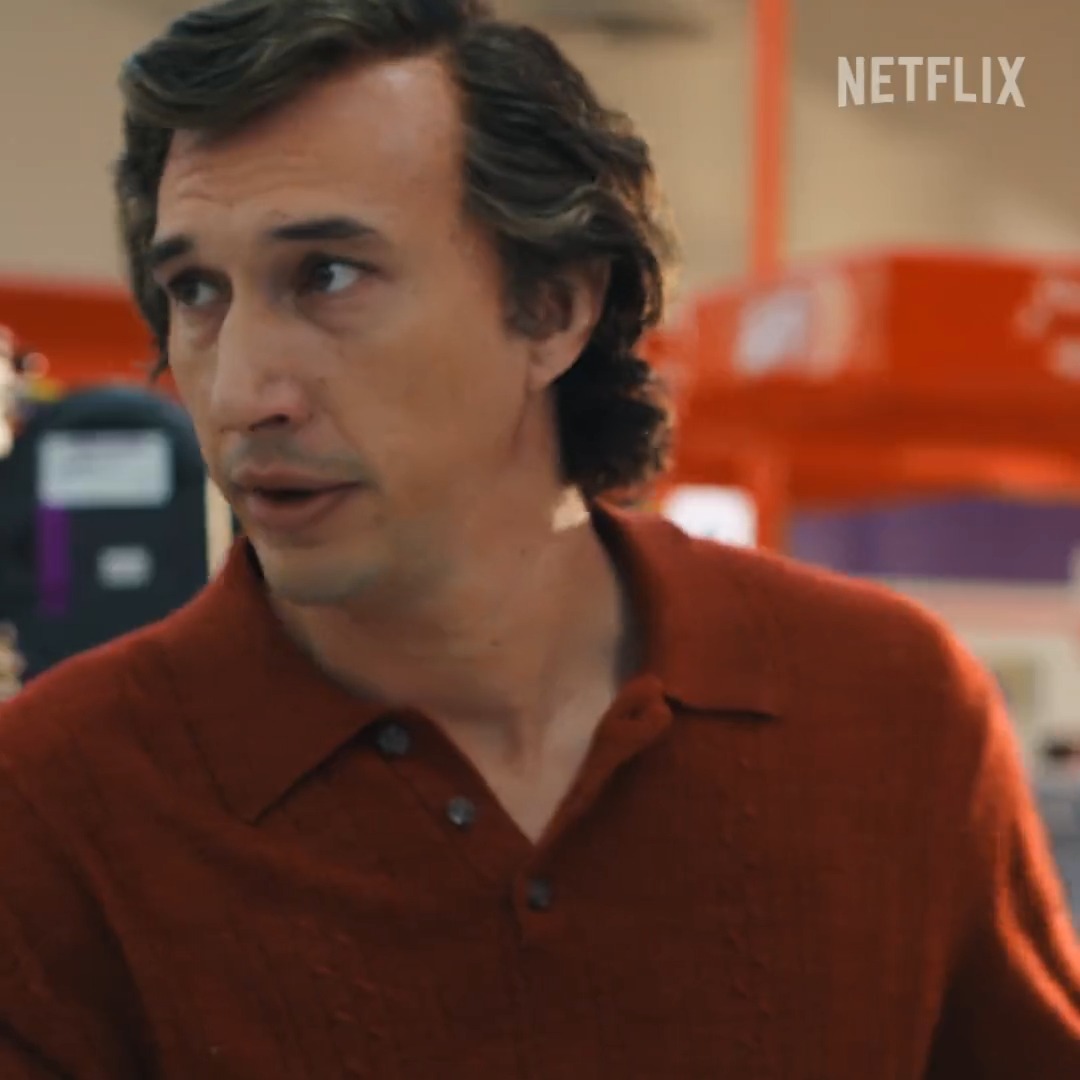 A Noah Baumbach picture, #WhiteNoise is a “faithful and energetic adaptation” of Don DeLillo’s classic novel. Take a look at this exclusive behind-the-scenes making of the film ✍️.