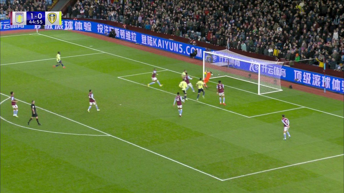 Emiliano Martínez, WHAT A SAVE THAT IS! 🤯💪