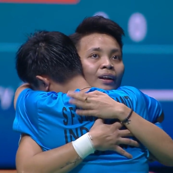 Heartbreaking moment for Ramadhanti as she is forced to retire. 💔 We wish her speedy recovery. Follow live action: HSBC Sport #BWFWorldTour #MalaysiaOpen2023
