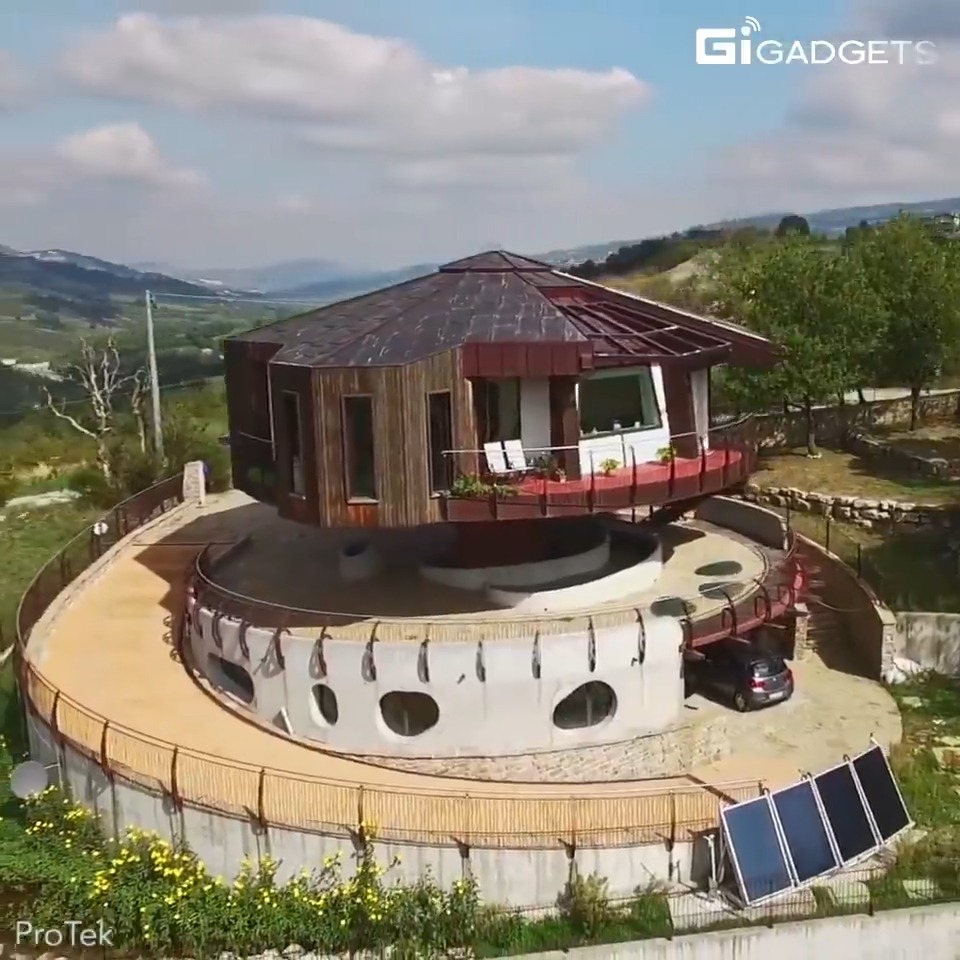 This house can rotate 360 degrees. Inspired by a rotating house designed in the 1930s, architect Roberto Rossi designed this house. #gigadgets #houseoftheday #architecturedesign #luxuryhouses #designideas