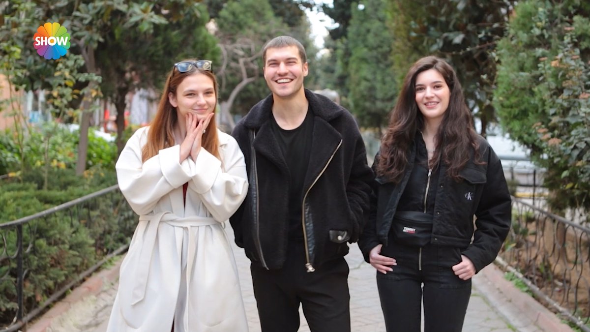 Biz sorduk, #GelsinHayatBildiğiGibi'nin genç oyuncuları cevapladı😉 Nilsu Berfin Aktaş, Özgü Delikanlı ve Sanem Babi'yle eğlenceli sohbet! 👇 Gelsin Hayat Bildiği Gibi berfinilsuaktas Özgü Delikanlı Sanem Babi