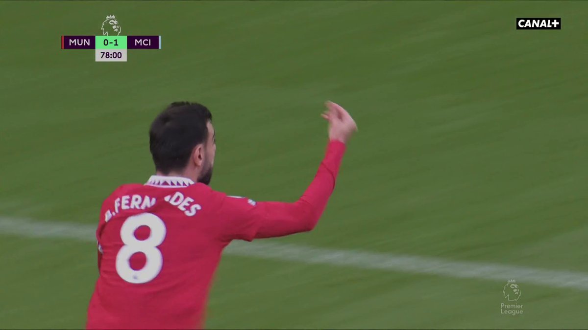 Le but controversé de Bruno Fernandes pour l'égalisation de Manchester United ! 🔴 Hors-jeu selon vous ? 🤔 #MUNMCI | #PremierLeague
