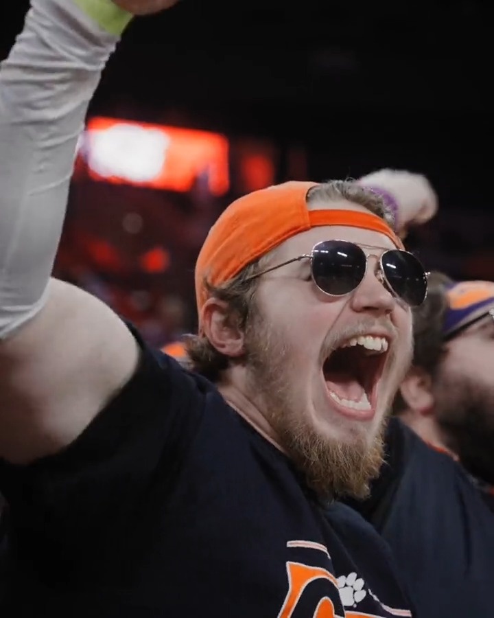 ENORMOUS game today in LJC as the #1 team in the ACC takes on Duke 🏀 Let’s have some fun… first person to guess the correct final score wins a NEW Clemson Basketball Jersey 🔥 Let’s hear it #ClemsonFamily 👇
