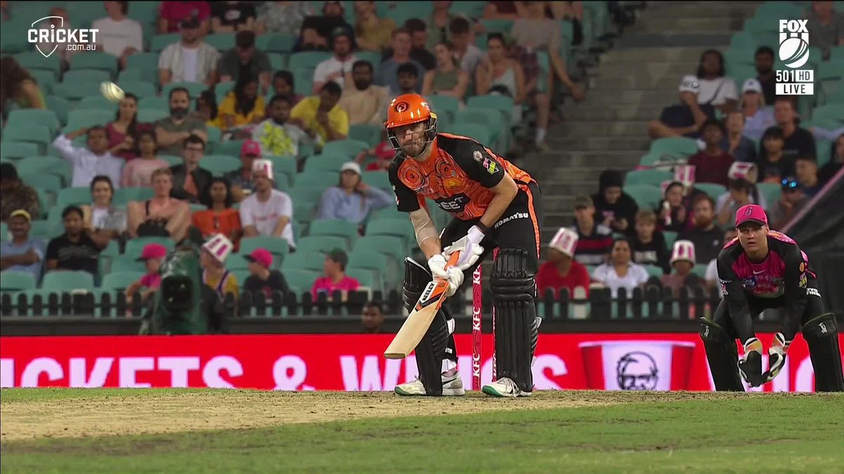 "I have never seen a more casual shot in my life!" Cool, calm and collected from Stephen Eskinazi 😎 #BBL12