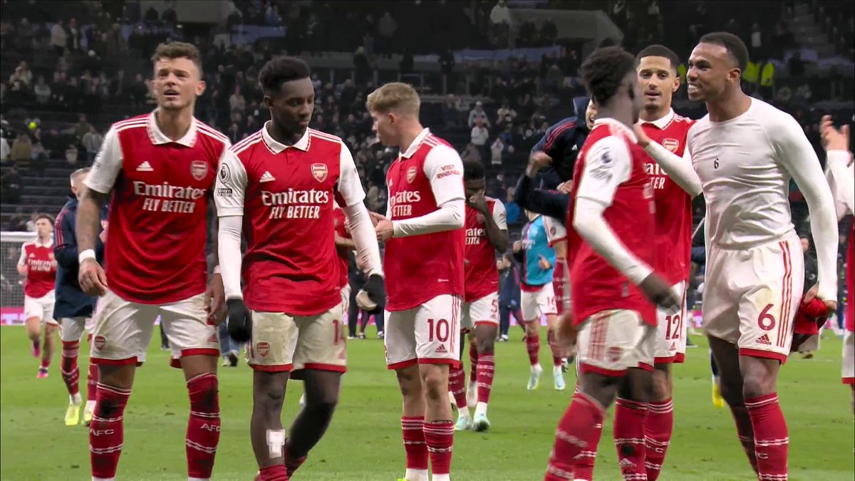 Arsenal players celebrate with their away support 🔥🔥