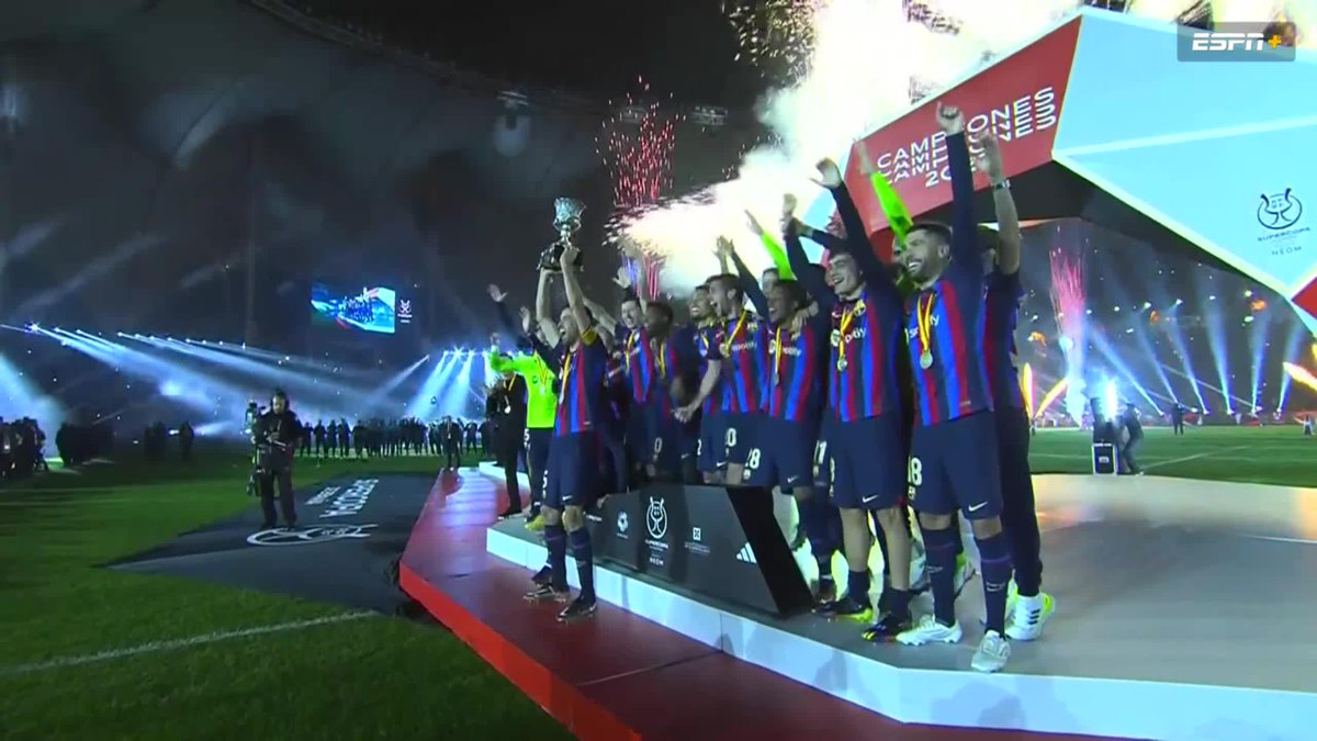 BARCELONA LIFT THE TROPHY 🏆