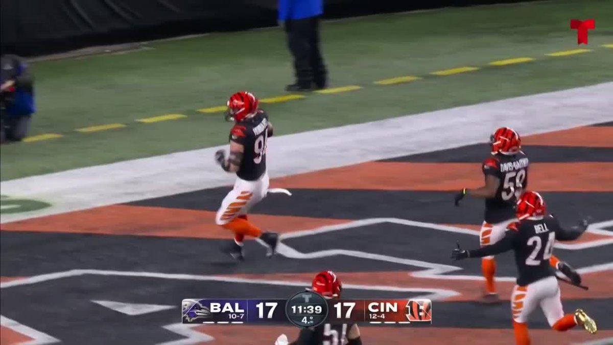 Spanish call of the Sam Hubbard fumble recovery for a TD