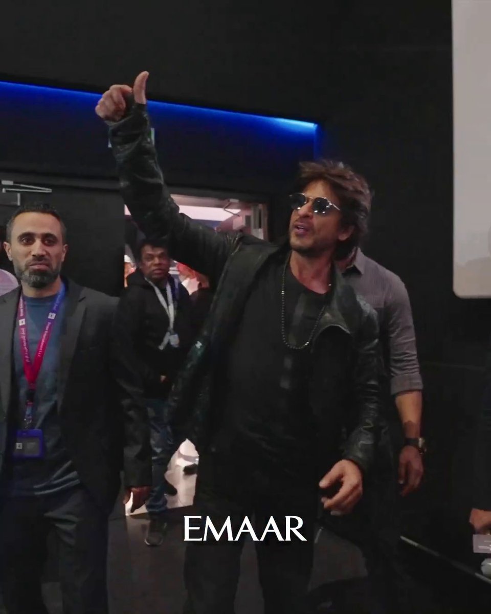 The amazing Shah Rukh Khan was seen interacting with fans and enjoying views of the Burj khalifa official, which showcased the trailer of his new move 'Pathaan'. We hope he had a wonderful time and wish him the very best! #VisitDubai