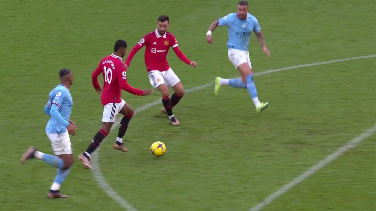 "Please I don't often ask to let me speak, but please let me speak here" 😳 Do you think Rashford was offside? 🤔