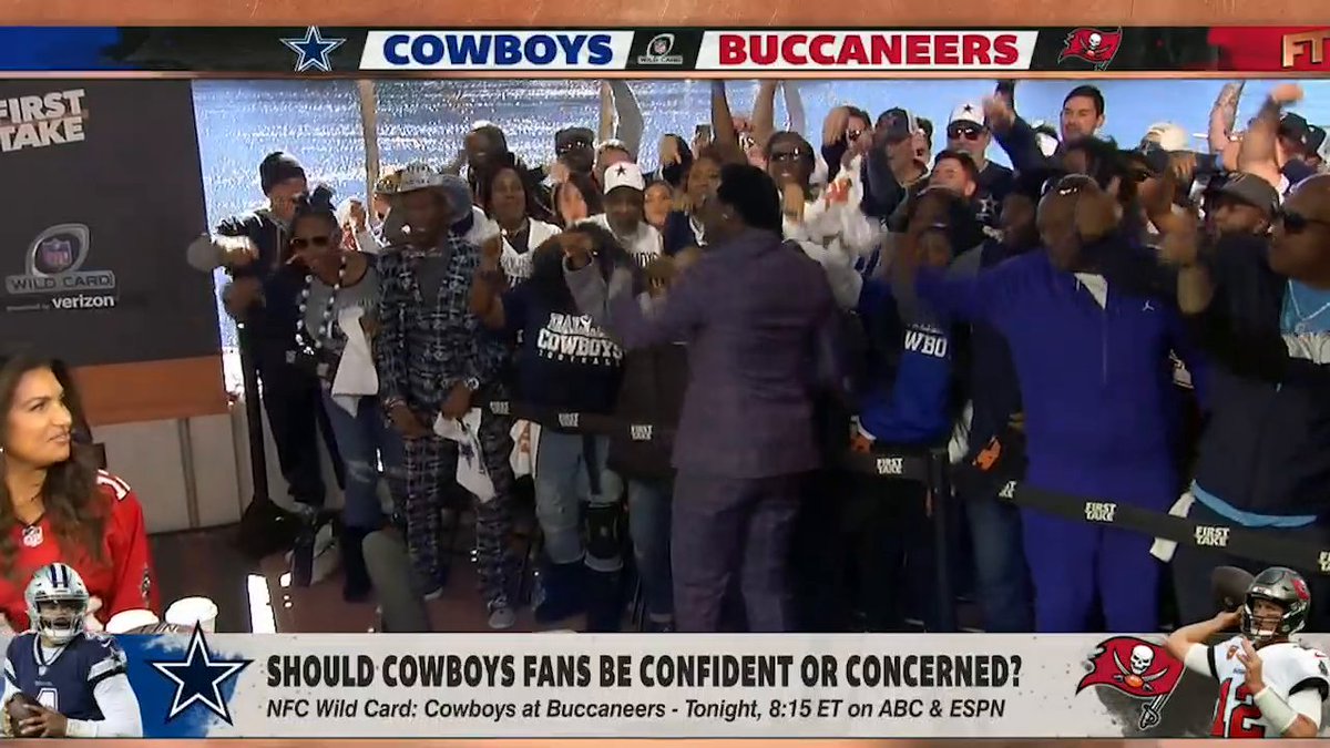 .Michael Irvin got the Cowboys crowd FIRED UP with 'WE READY' chants 😤👀