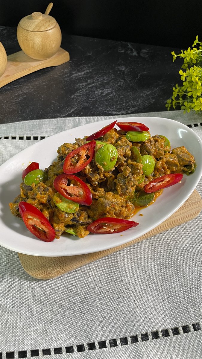Kombinasi ati ampela dengan petai yang dimasak sambal goreng gak pernah gagal untuk bikin makan siang kamu lebih nikmat!